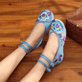 Beijing Cloth Shoes Embroidered Blue Flowers