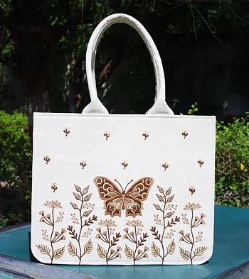 White embroidered bag 25cm